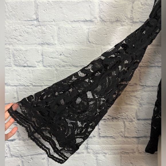 Show Me Your Mumu Flora Fan Top Iola Lace Black size S - Picture 6 of 9